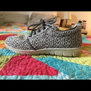 Cute athleasure tennis shoes